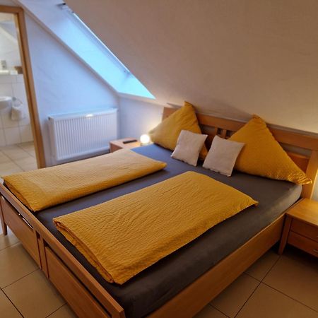 Weingut U. Gaestehaus Becker Platten Extérieur photo