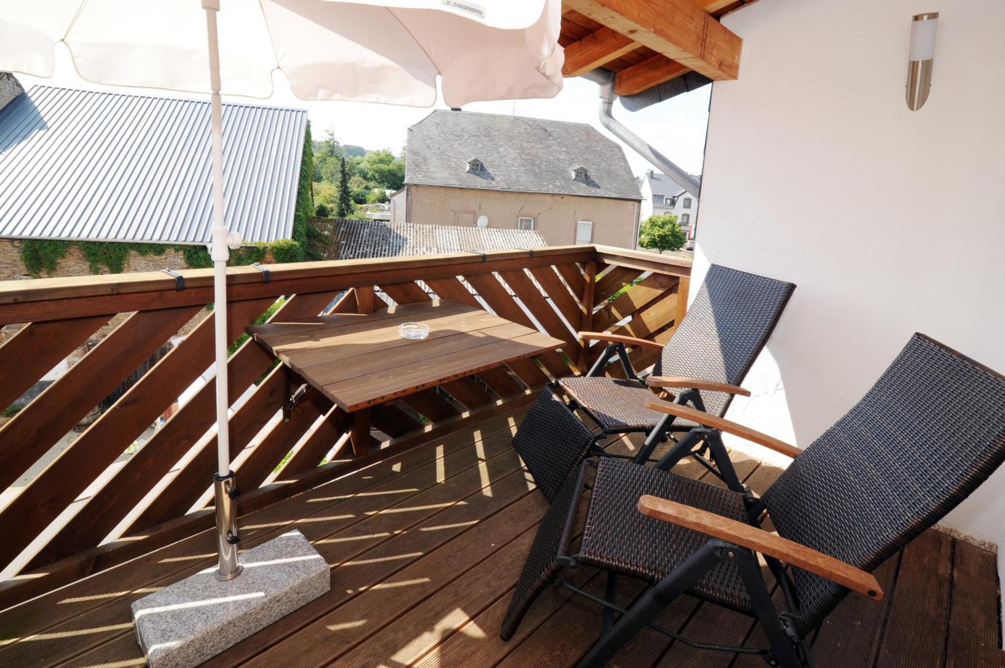 Weingut U. Gaestehaus Becker Platten Extérieur photo